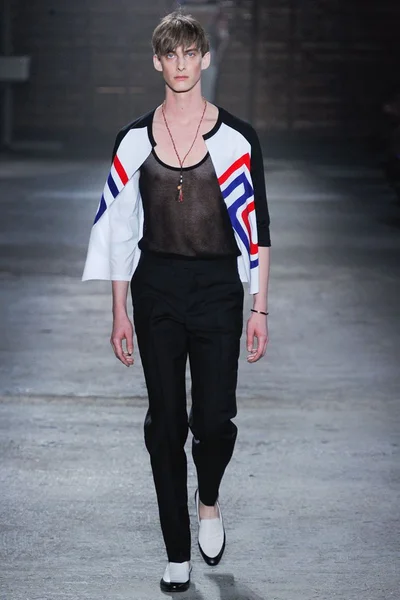 Look 8